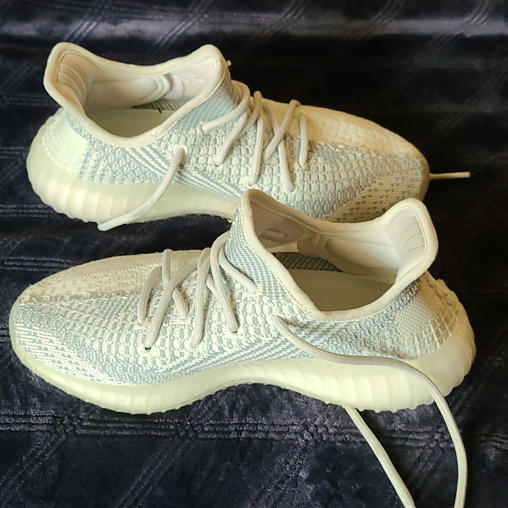 Adidas yeezy shoes size 6.5, tags says male but my daughter wore them